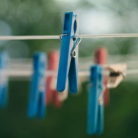 Image of a clothes pin clipped to a clothes line, representing a way to dry clothing without using electricity